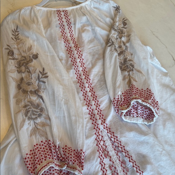 Johnny Was White Blouse with Red and Brown Embroidery - Picture 4 of 5